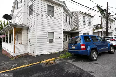 301 N New Castle St, Minersville, PA 17954