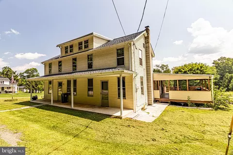 32 E Main St, Quakake, PA 18245