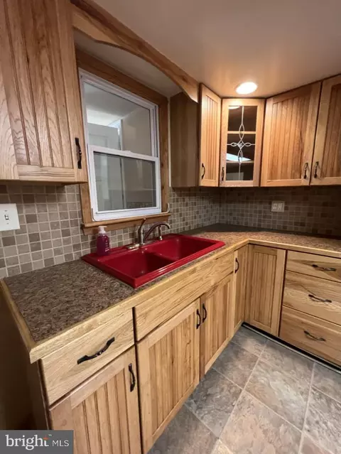 409 E Mount Vernon St, Shenandoah, PA 17976