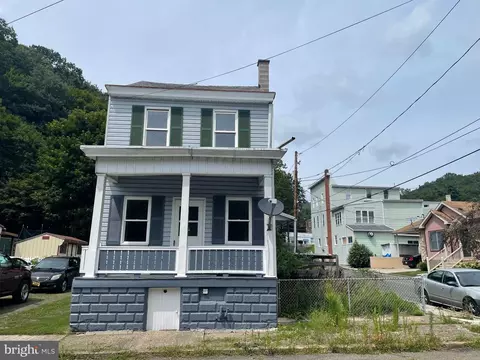 14 N Line St, Girardville, PA 17935
