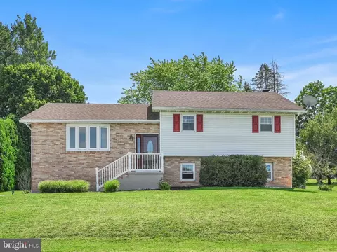 37 Hometown Ave, Tamaqua, PA 18252