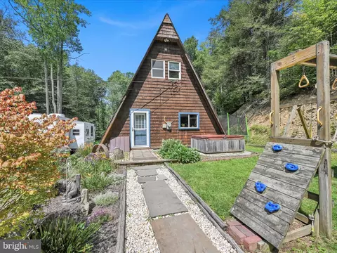 207 W Deer View Dr, Auburn, PA 17922