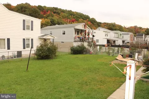 310 E Railroad St, Saint Clair, PA 17970