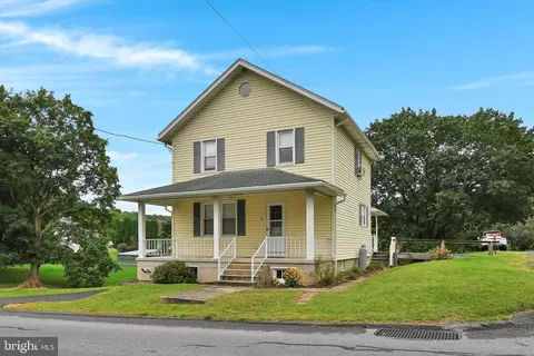 15 Front St, Friedensburg, PA 17933