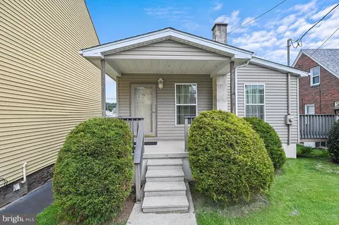 24 N Crescent St, Tremont, PA 17981