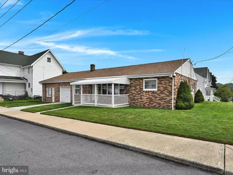 125 W Chestnut St, Frackville, PA 17931