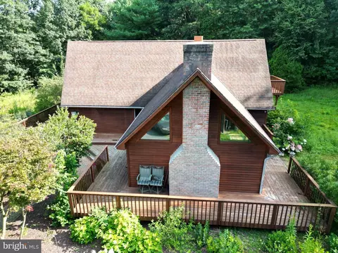 3470 Sweet Arrow Lake Rd, Pine Grove, PA 17963