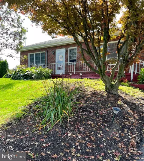 1446 Bunting St, Pottsville, PA 17901