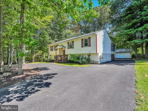 136 Navajo Dr, Auburn, PA 17922