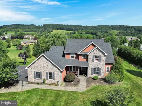 23 Grey Hawk Dr, Orwigsburg, PA 17961