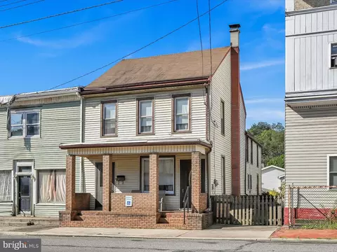 12 S 2nd St, Saint Clair, PA 17970