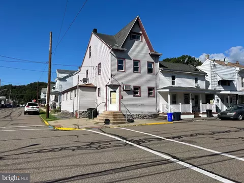 200 N Nicholas St, Saint Clair, PA 17970