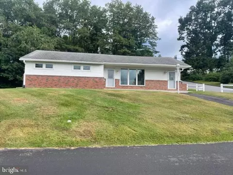 701 W Washington St, Frackville, PA 17931