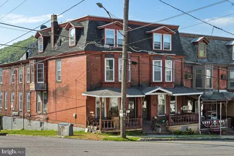 248 Mauch Chunk St, Tamaqua, PA 18252