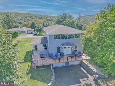 14 Elizabeth St, Tamaqua, PA 18252