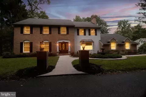 17 Cottage Hl W, Pottsville, PA 17901