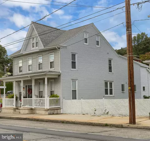 609 E Grand Ave, Tower City, PA 17980