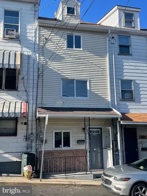 206 Harrison St, Pottsville, PA 17901