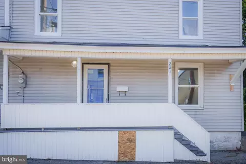 221 N Balliet St, Frackville, PA 17931