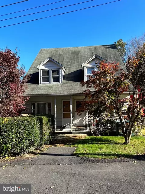 35 Lower Beechwood Ave, Pottsville, PA 17901