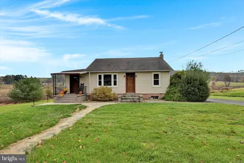 946 Deturksville Rd, Pine Grove, PA 17963