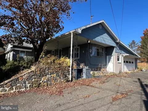 7 W Lakewood Ave, Barnesville, PA 18214