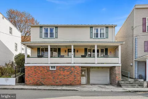 326 E Bacon St, Pottsville, PA 17901