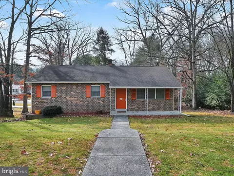 111 Woodland Dr, Pottsville, PA 17901