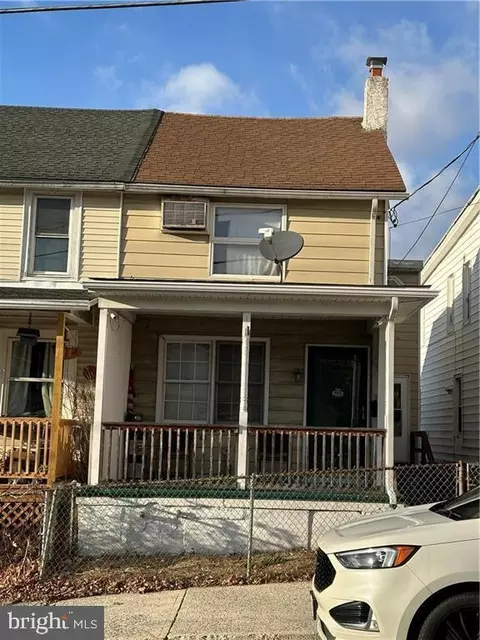 17 E Phillips St, Coaldale, PA 18218