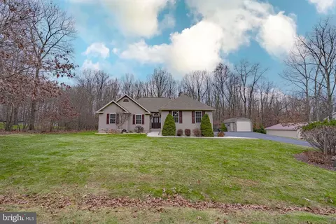 40 Hemlock Dr, Sheppton, PA 18248