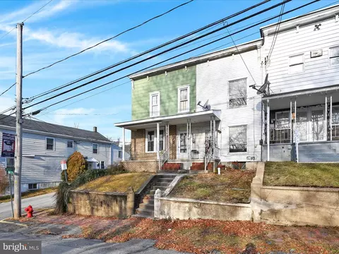 33 Coal St, Middleport, PA 17953