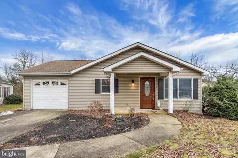 862 Trestle Ct, Pine Grove, PA 17963
