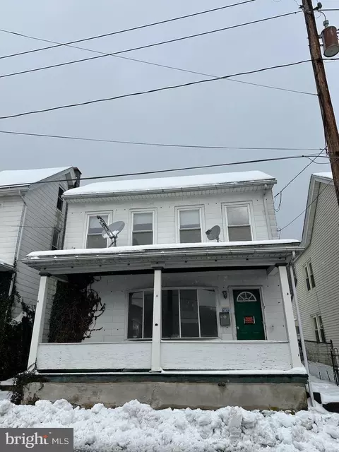 17 E Center St, Tremont, PA 17981