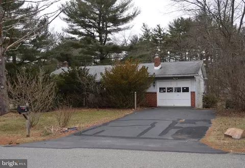 865 Albert Dr, Orwigsburg, PA 17961