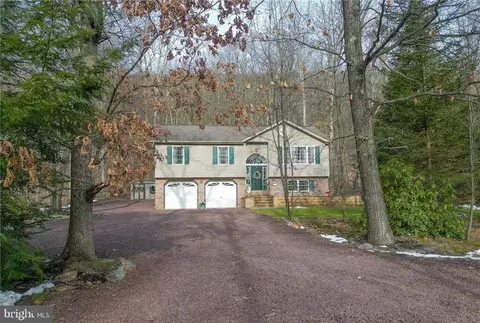 329 Lake Dr, Nesquehoning, PA 18240