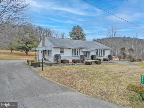 3513 Summer Valley Rd, New Ringgold, PA 17960