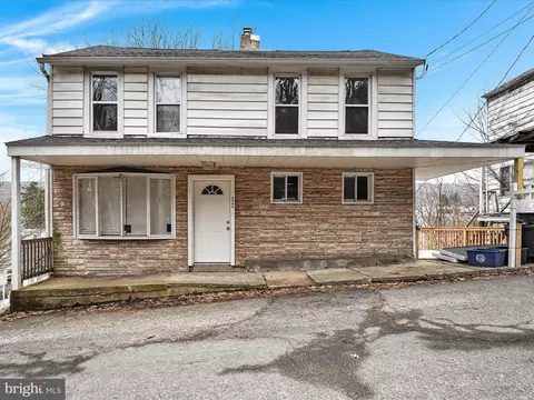 1613 Cherry St, Pottsville, PA 17901