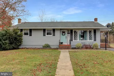 1019 E Main St, Hegins, PA 17938