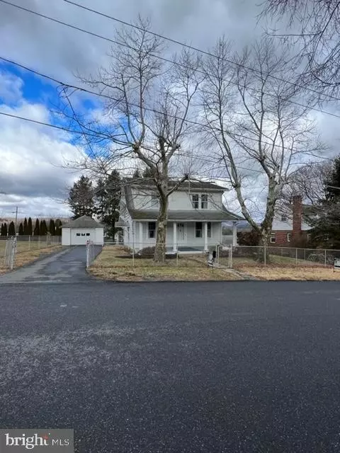 52 High St, Pine Grove, PA 17963