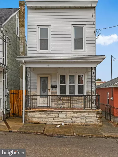 32 Clay St, New Philadelphia, PA 17959