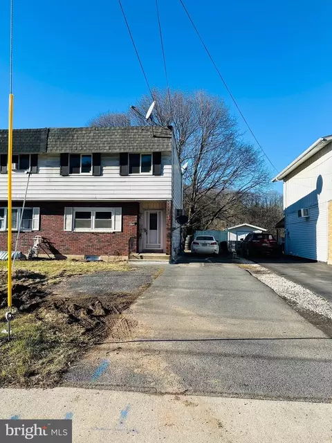 203 E Bacon St, Pottsville, PA 17901