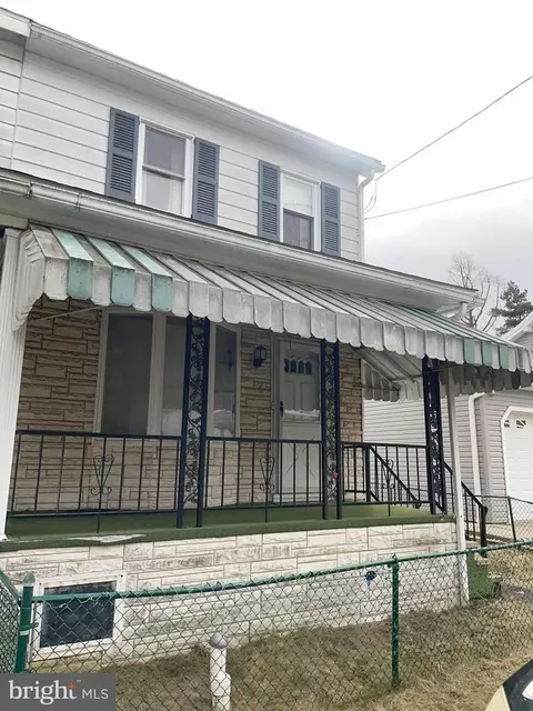 8 Walnut St, Delano, PA 18220
