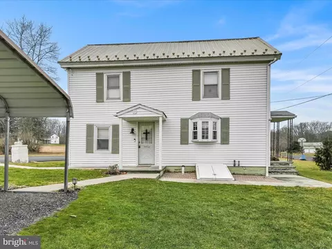 20 Natures Rd, Pine Grove, PA 17963