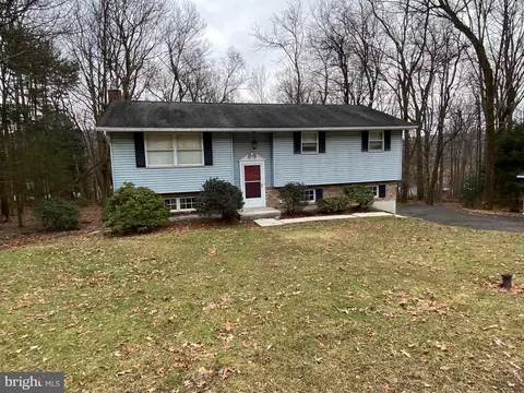 49 Hillside Rd, Pottsville, PA 17901