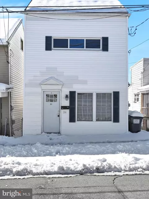 24 N Railroad Ave, Frackville, PA 17931