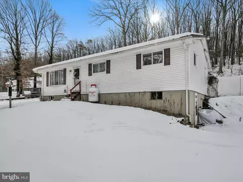 14 Knittles Rd, Pottsville, PA 17901