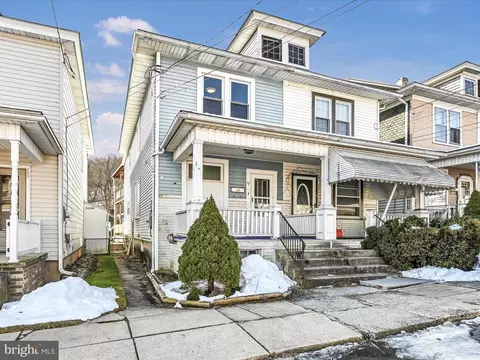 17 W Laurel St, Tremont, PA 17981