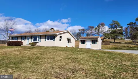 7 Oak Ln, Orwigsburg, PA 17961