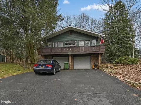 2471 Papoose Dr, Auburn, PA 17922