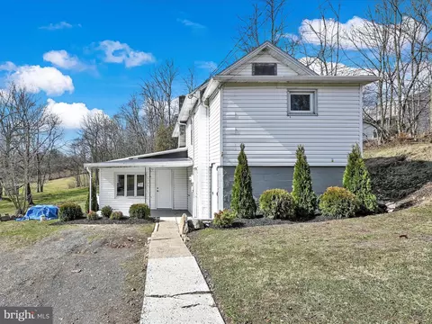 24 Second Ave, Lavelle, PA 17943